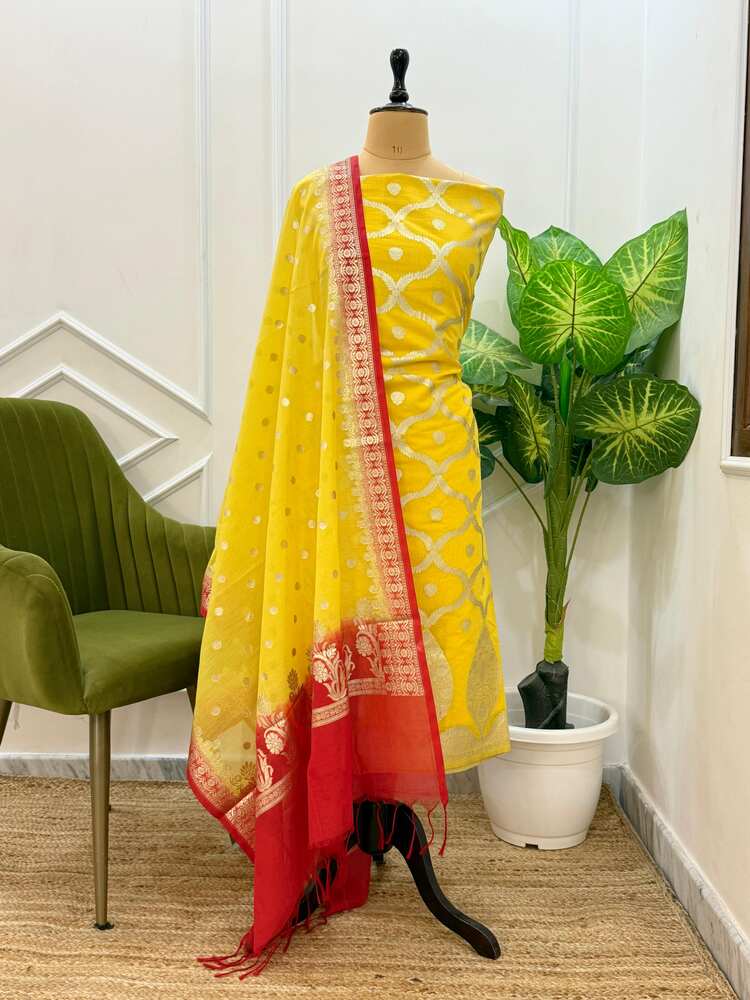 ఊగుతోంది
