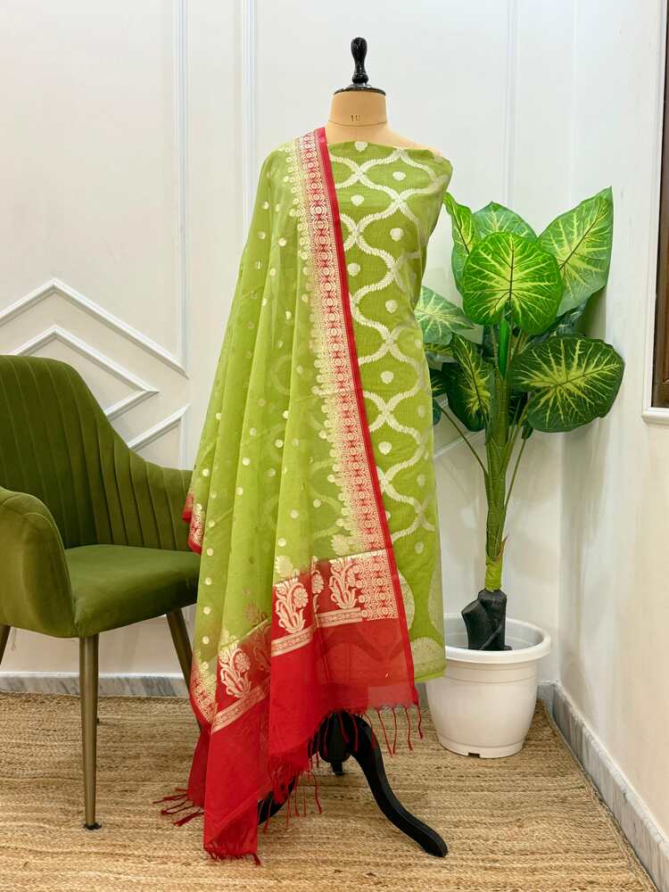 ఊగుతోంది