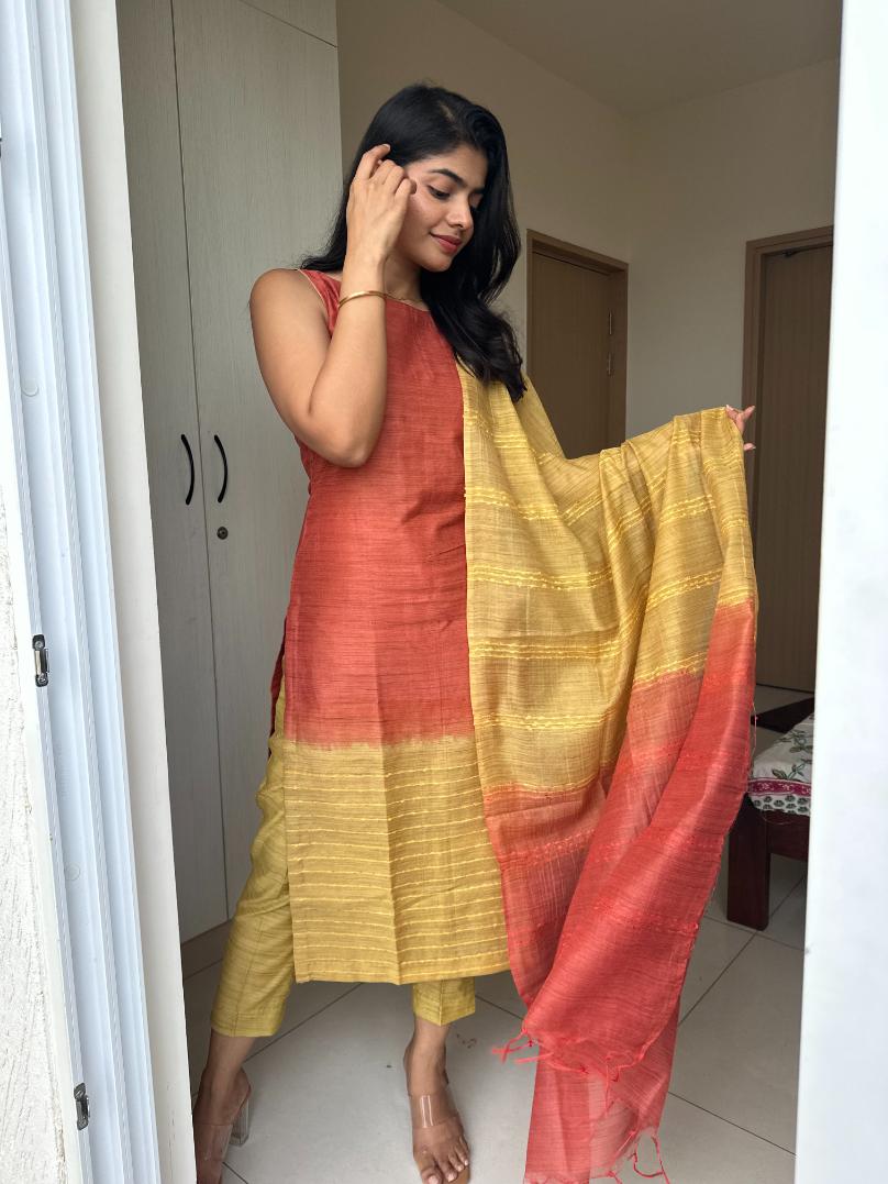 गुलाबी रंग की महिला