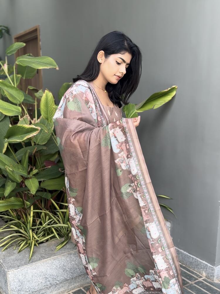 ఊగుతోంది