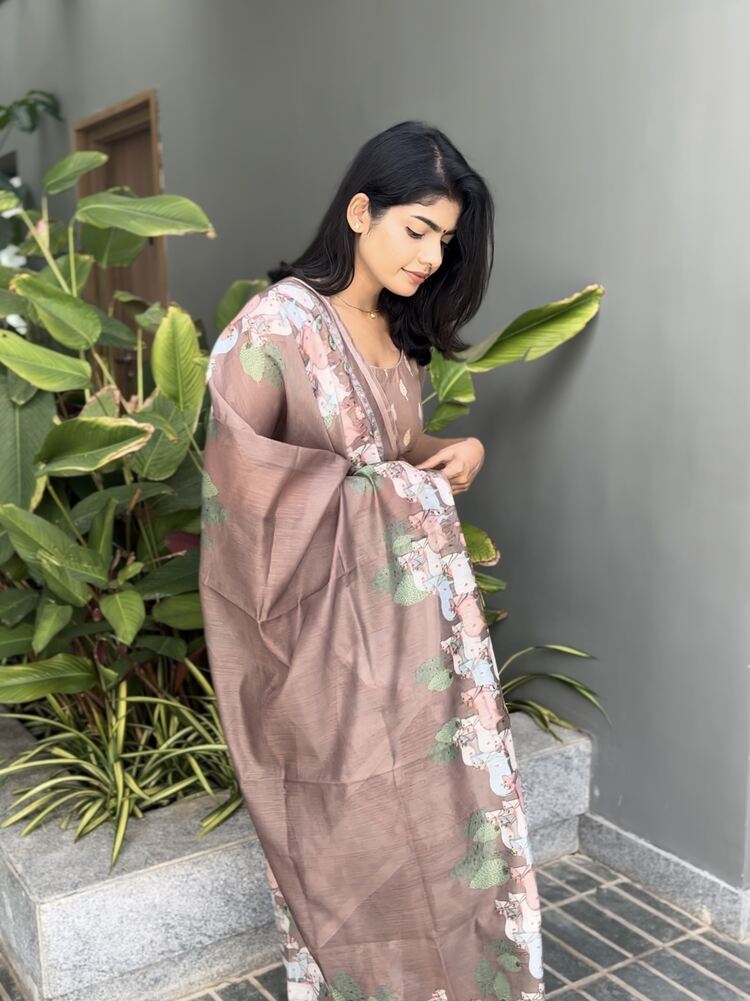 ఊగుతోంది
