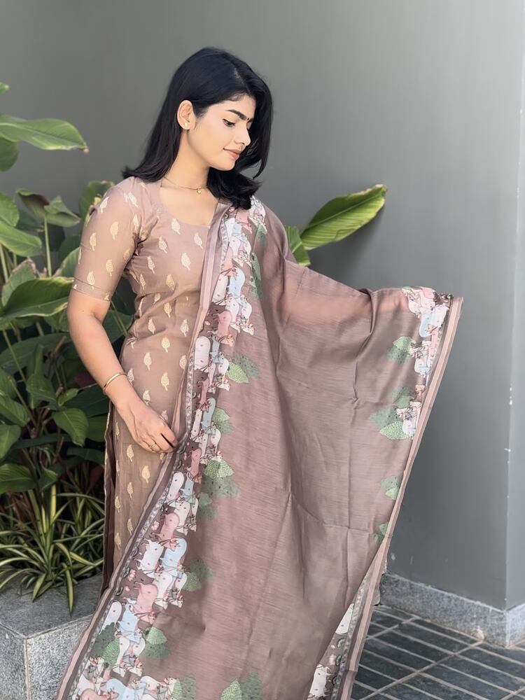 ఊగుతోంది