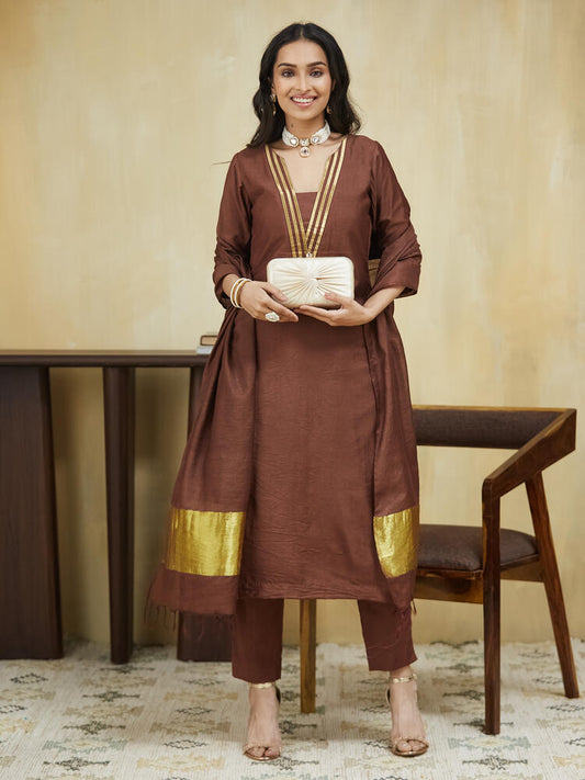 బంగారు గోధుమ రంగు