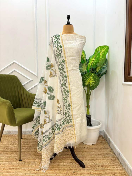 ఊగుతోంది
