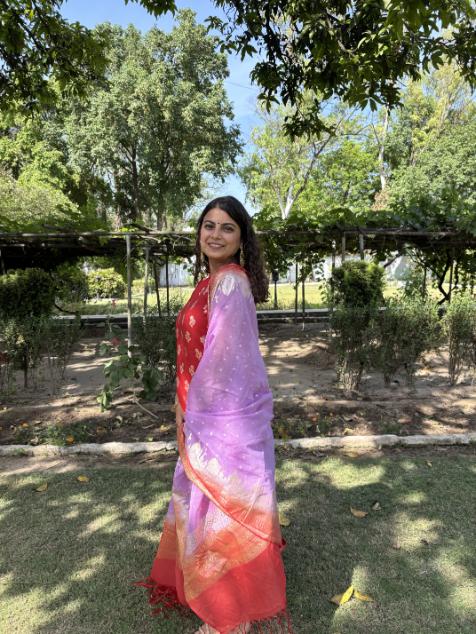 EOSS స్పార్కింగ్ లవ్ స్టిచ్డ్ సూట్