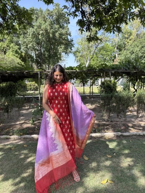 EOSS స్పార్కింగ్ లవ్ స్టిచ్డ్ సూట్