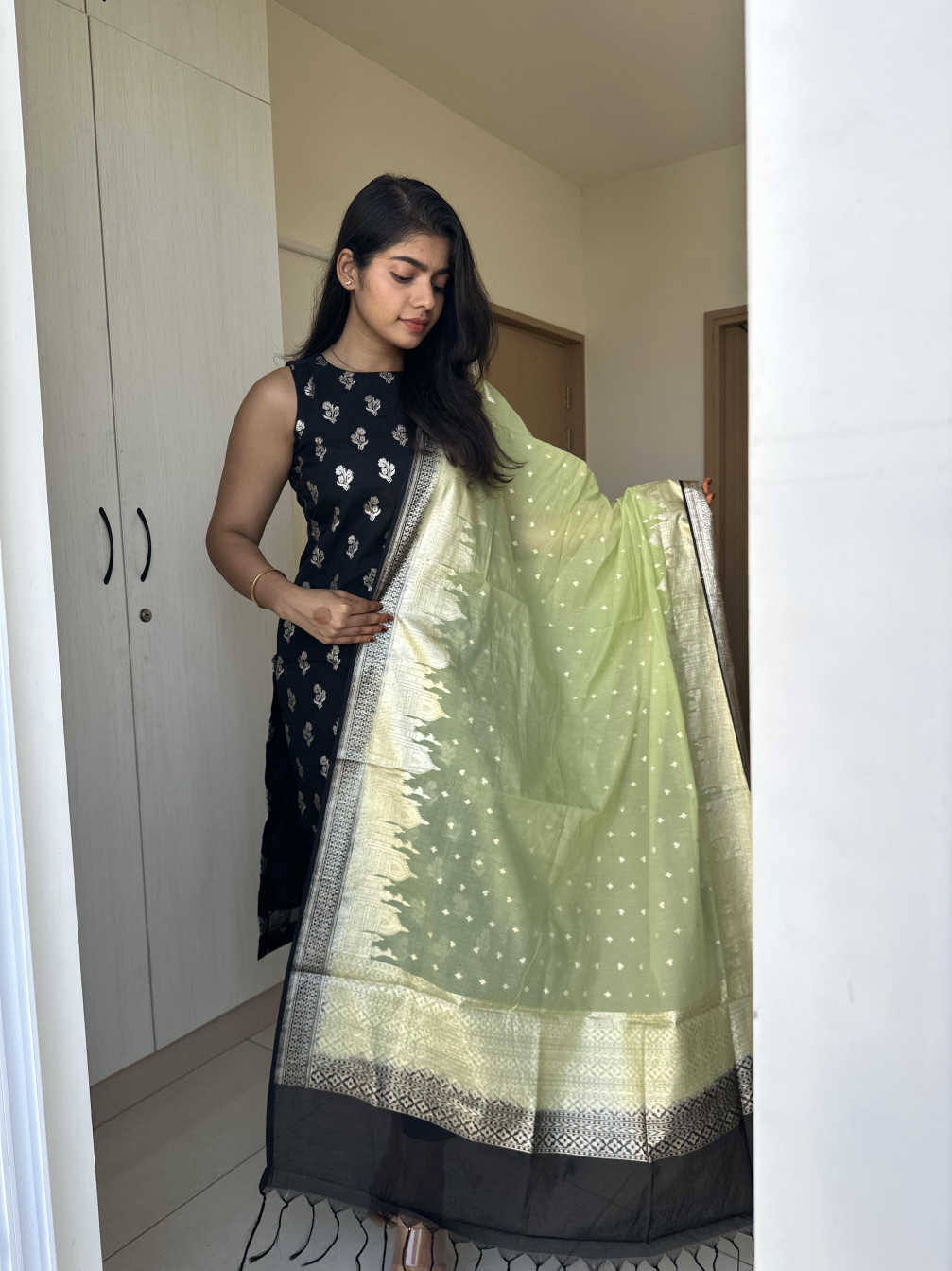 EOSS स्पार्कलिंग लव सिले सूट