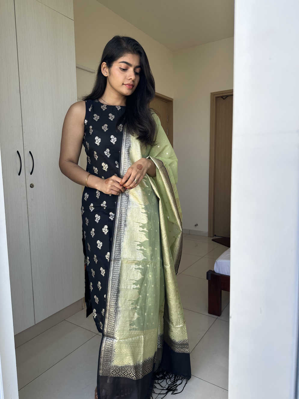 EOSS स्पार्कलिंग लव सिले सूट