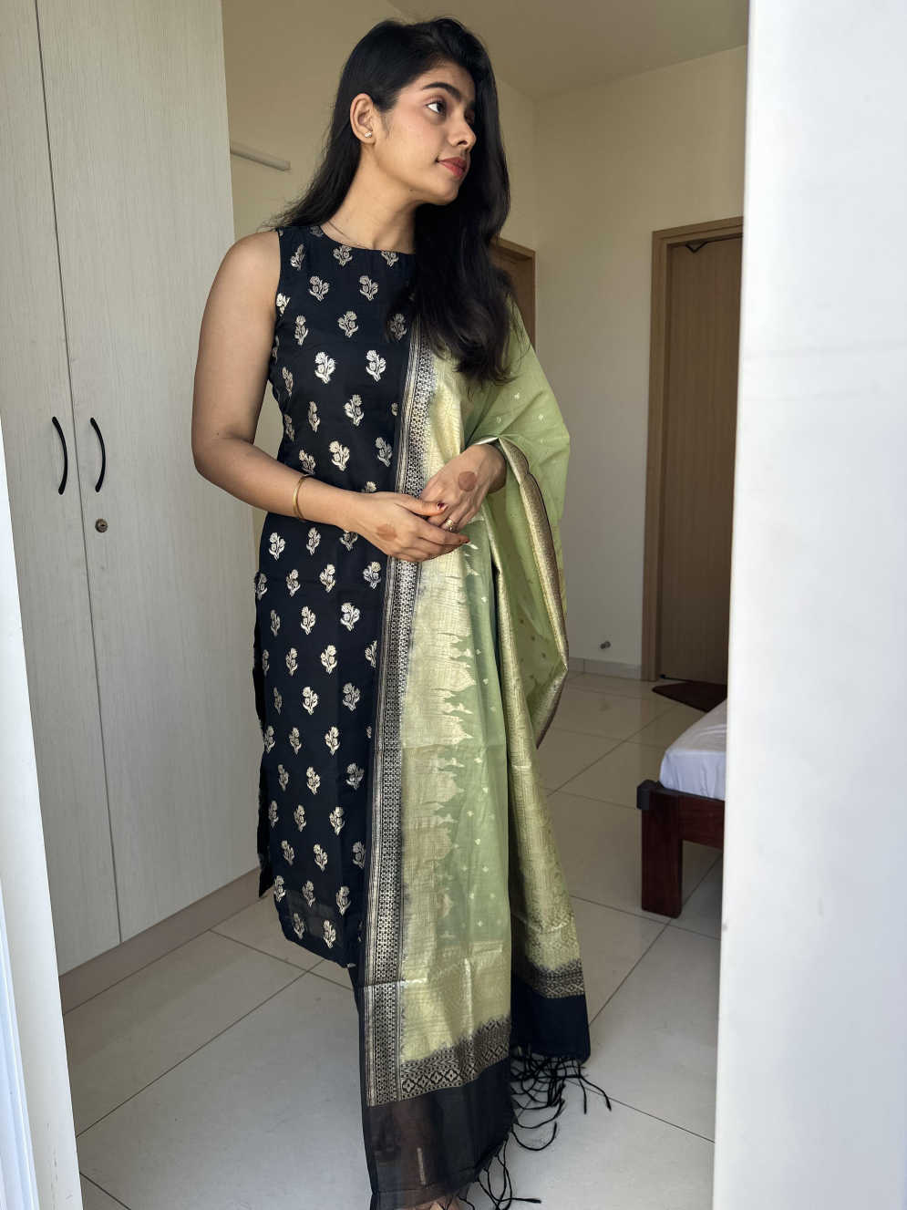 EOSS स्पार्कलिंग लव सिले सूट