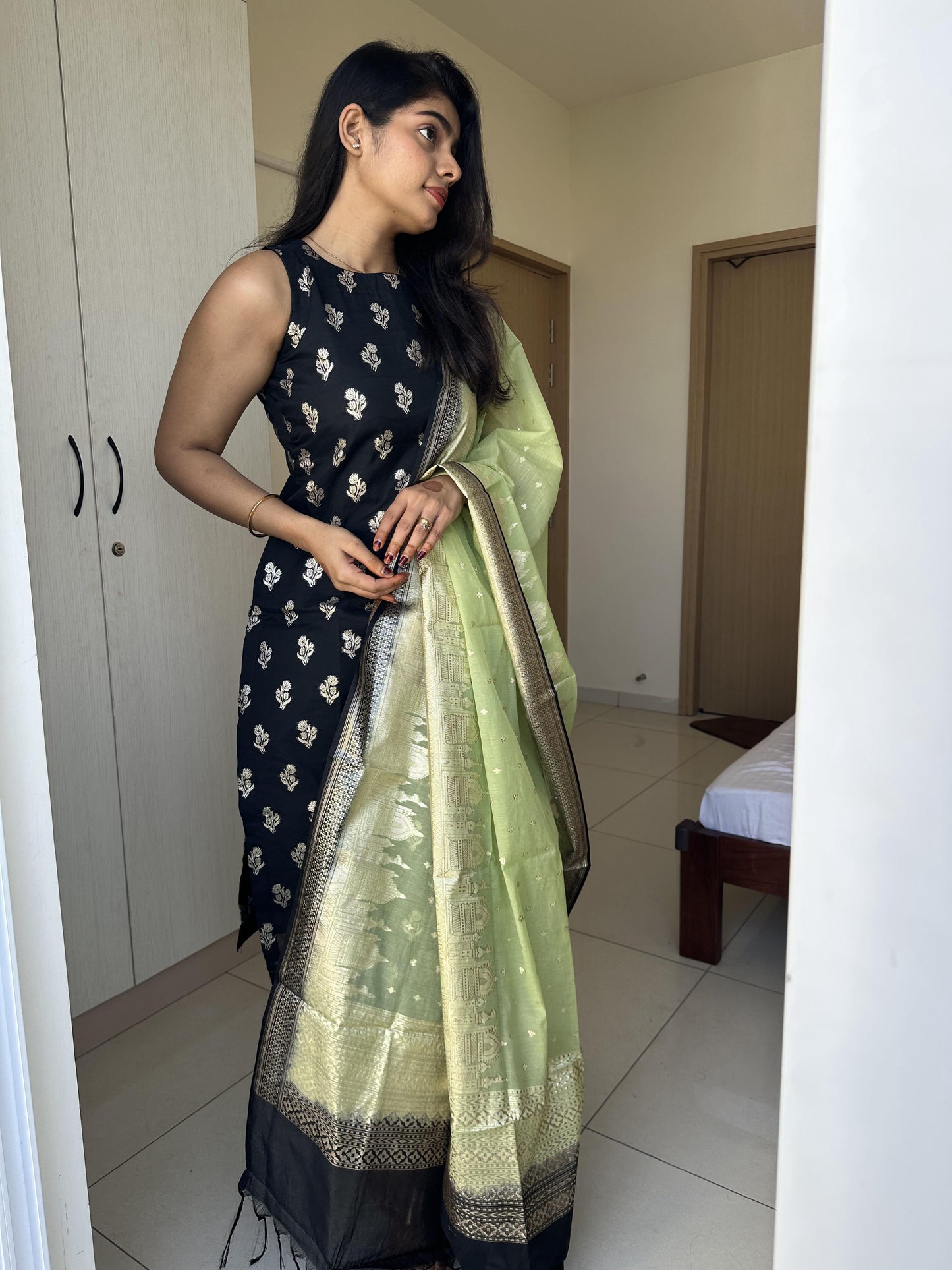 EOSS स्पार्कलिंग लव सिले सूट