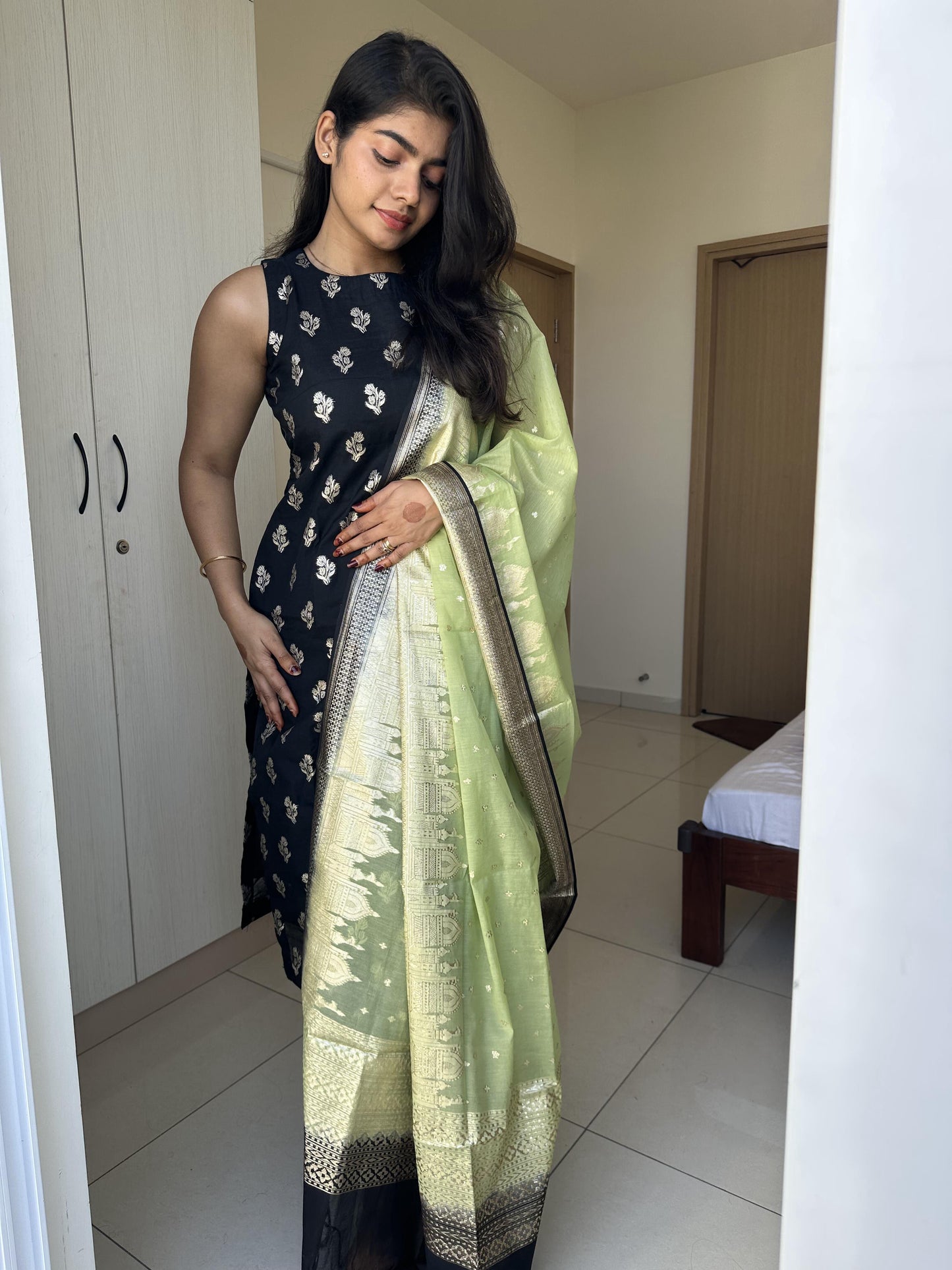 EOSS स्पार्कलिंग लव सिले सूट