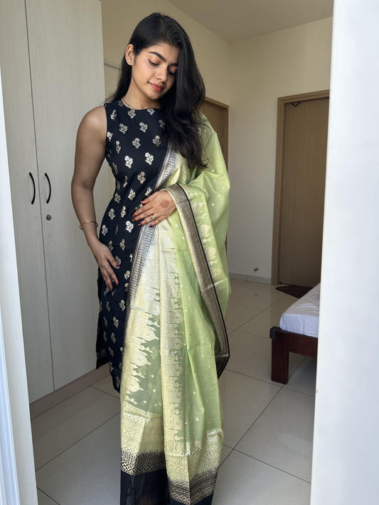 EOSS स्पार्कलिंग लव सिले सूट